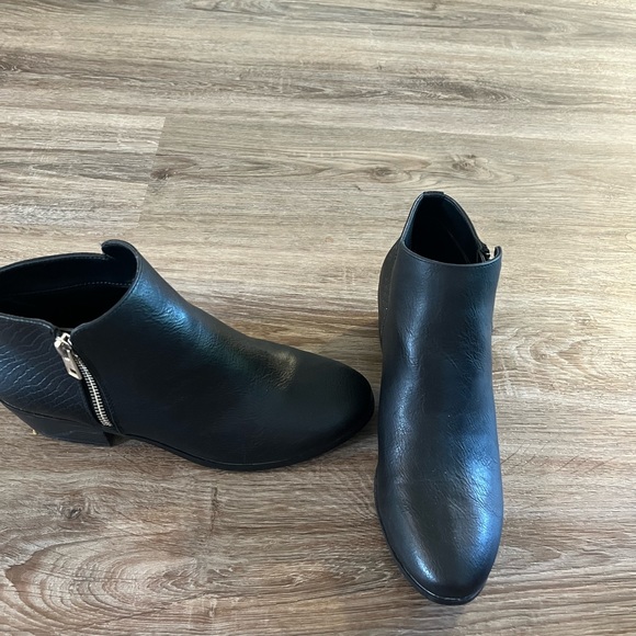 Call it spring booties - Picture 2 of 2